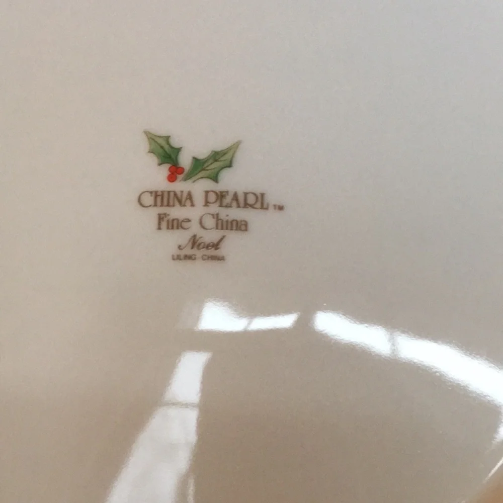 Vintage 1980s China Pearl Fine China, Noel Pattern, Large Serving Bowl - Picture 3 of 4